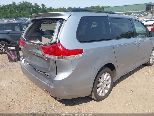 2014 TOYOTA SIENNA LE 7 PASSENGER