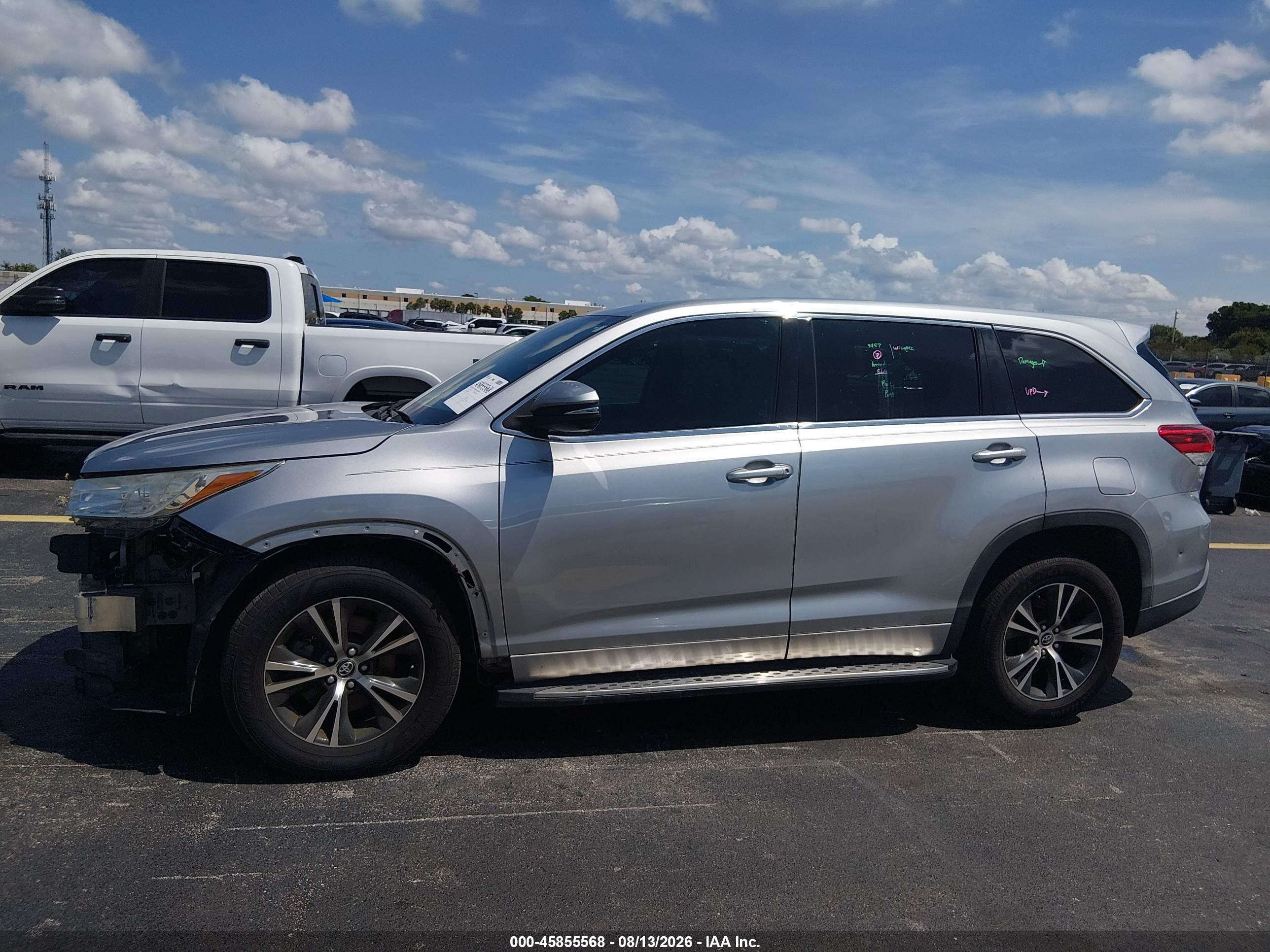 2017 TOYOTA HIGHLANDER LE