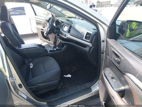 2017 TOYOTA HIGHLANDER LE