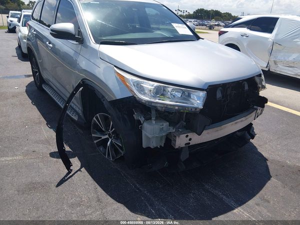 2017 TOYOTA HIGHLANDER LE