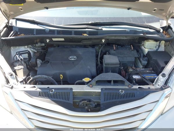 2015 TOYOTA SIENNA LE 8 PASSENGER