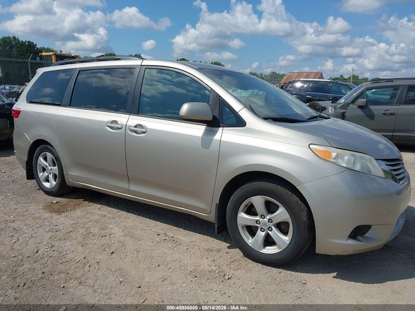 2015 TOYOTA SIENNA LE 8 PASSENGER