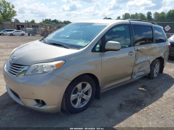 2015 TOYOTA SIENNA LE 8 PASSENGER