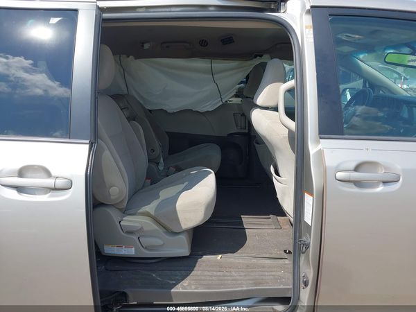 2015 TOYOTA SIENNA LE 8 PASSENGER