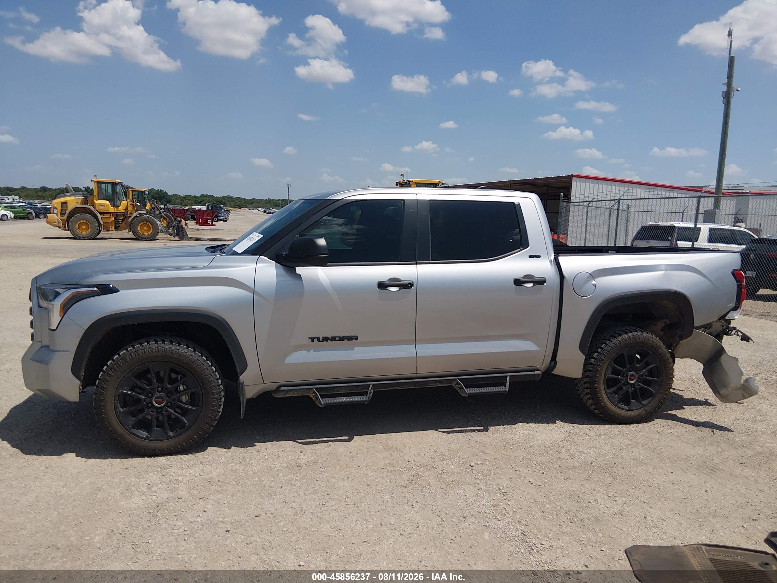 2025 TOYOTA TUNDRA SR5