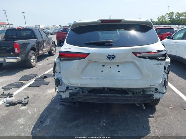 2022 TOYOTA HIGHLANDER HYBRID XLE