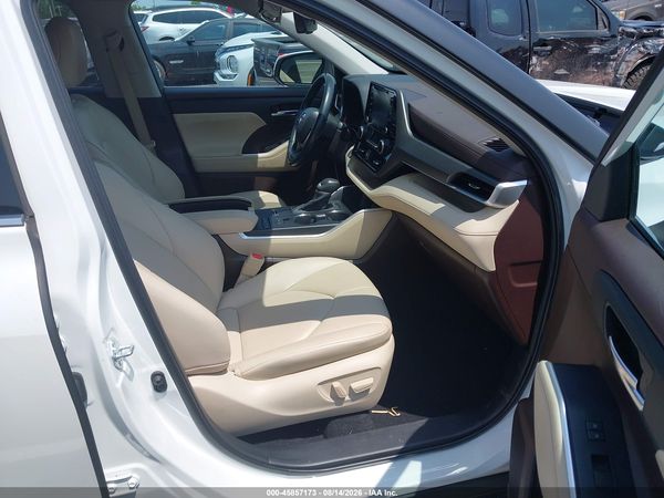 2022 TOYOTA HIGHLANDER HYBRID XLE