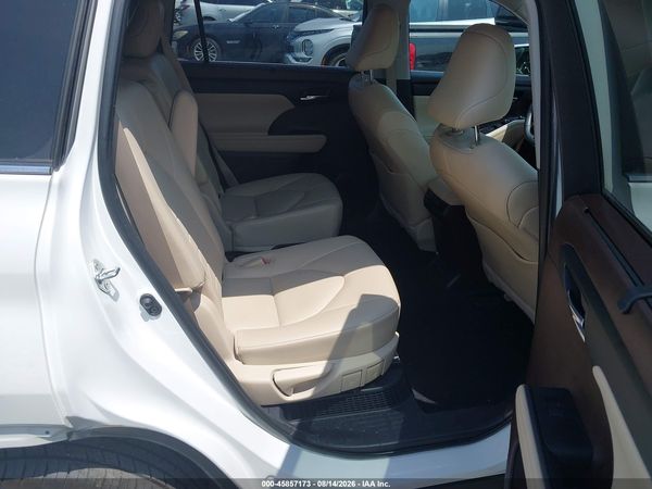 2022 TOYOTA HIGHLANDER HYBRID XLE