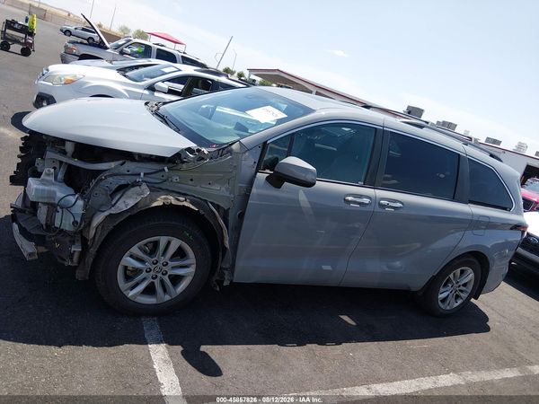 2022 TOYOTA SIENNA XLE WOODLAND EDITION