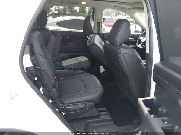 2025 NISSAN PATHFINDER SL FWD — I8