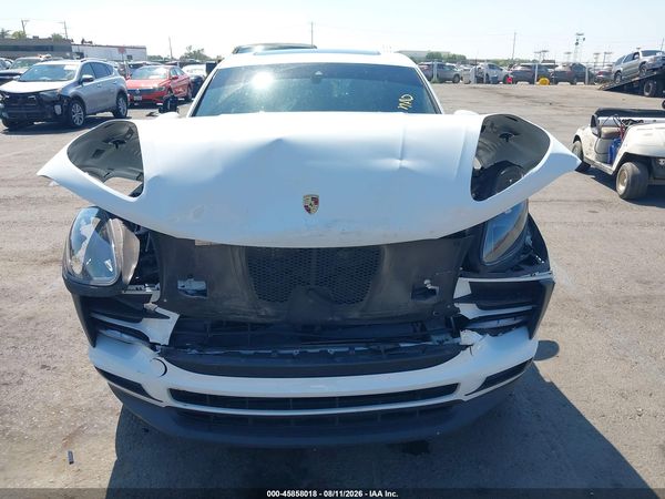 2019 PORSCHE MACAN