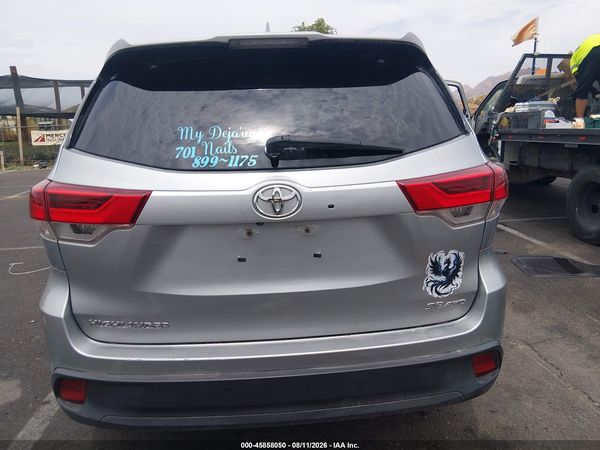 2017 TOYOTA HIGHLANDER SE