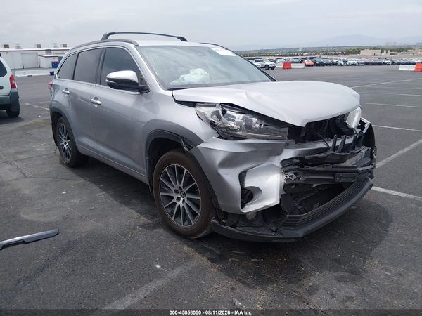 2017 TOYOTA HIGHLANDER SE