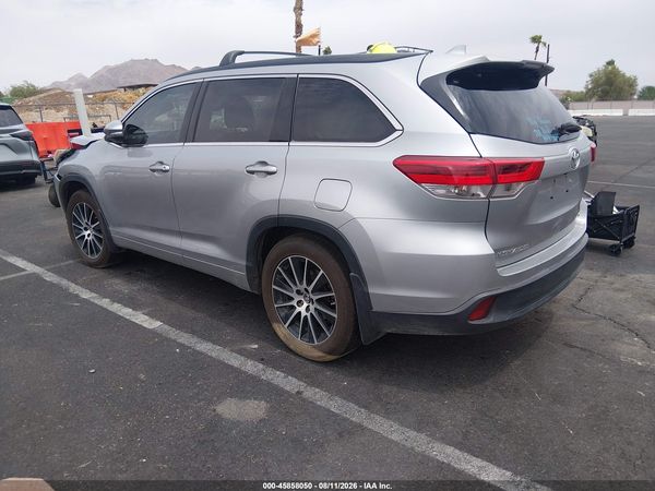 2017 TOYOTA HIGHLANDER SE