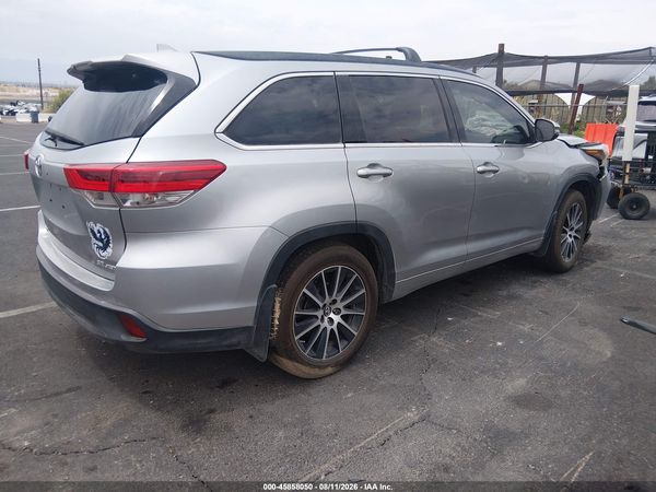 2017 TOYOTA HIGHLANDER SE