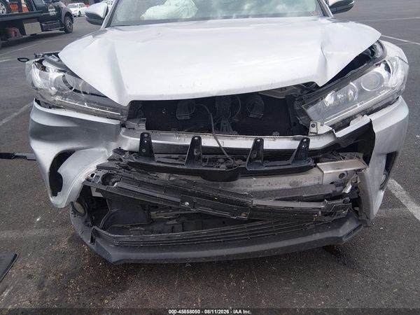 2017 TOYOTA HIGHLANDER SE