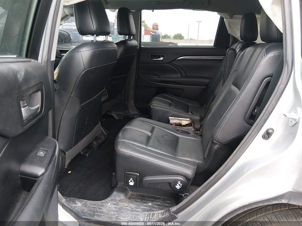 2017 TOYOTA HIGHLANDER SE