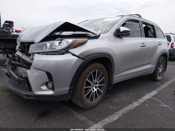 2017 TOYOTA HIGHLANDER SE