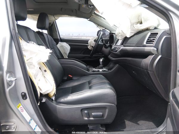 2017 TOYOTA HIGHLANDER SE