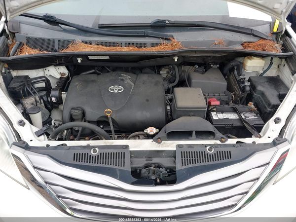 2017 TOYOTA SIENNA XLE 8 PASSENGER