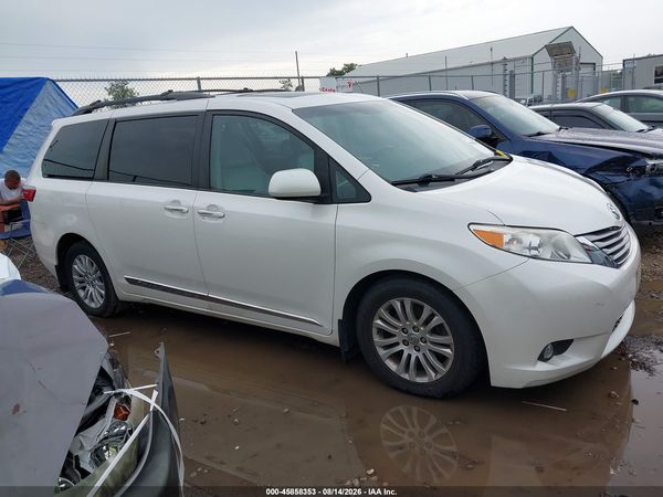 2017 TOYOTA SIENNA XLE 8 PASSENGER