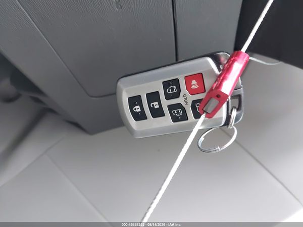 2017 TOYOTA SIENNA XLE 8 PASSENGER