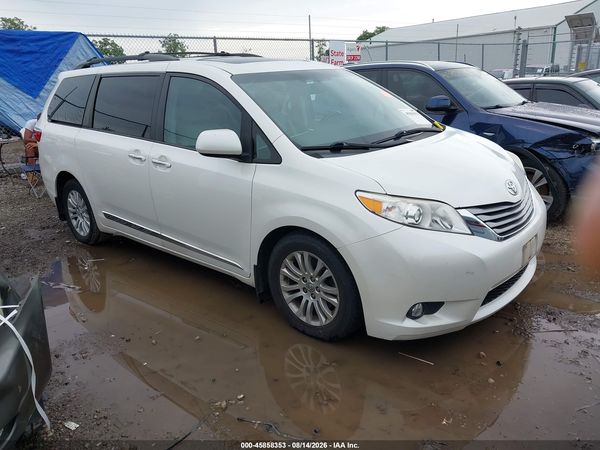 2017 TOYOTA SIENNA XLE 8 PASSENGER