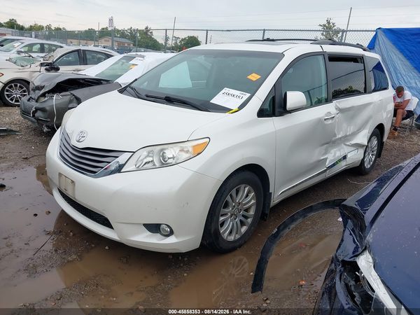 2017 TOYOTA SIENNA XLE 8 PASSENGER