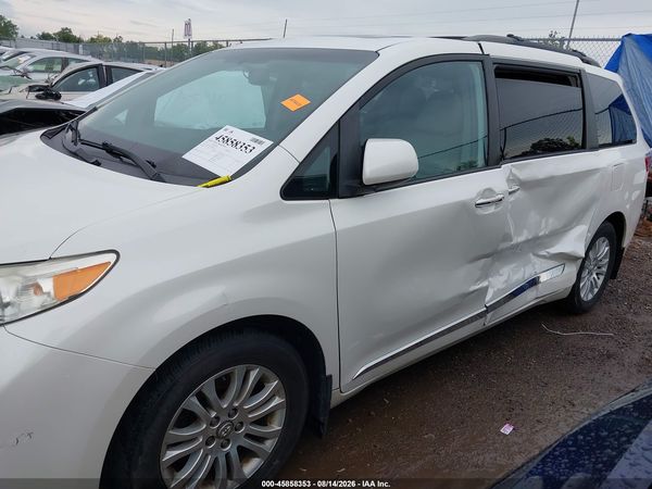 2017 TOYOTA SIENNA XLE 8 PASSENGER