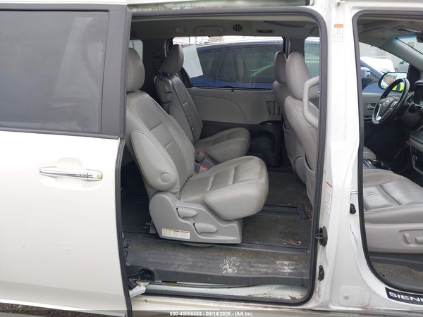 2017 TOYOTA SIENNA XLE 8 PASSENGER