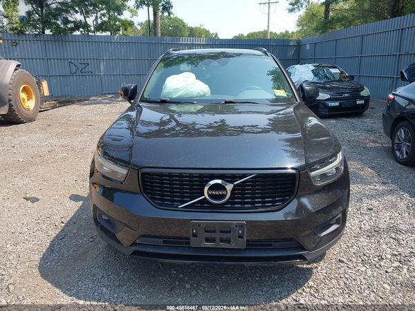 2020 VOLVO XC40 T5 R-DESIGN