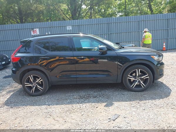 2020 VOLVO XC40 T5 R-DESIGN