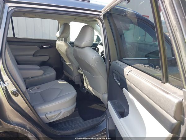 2021 TOYOTA HIGHLANDER XLE