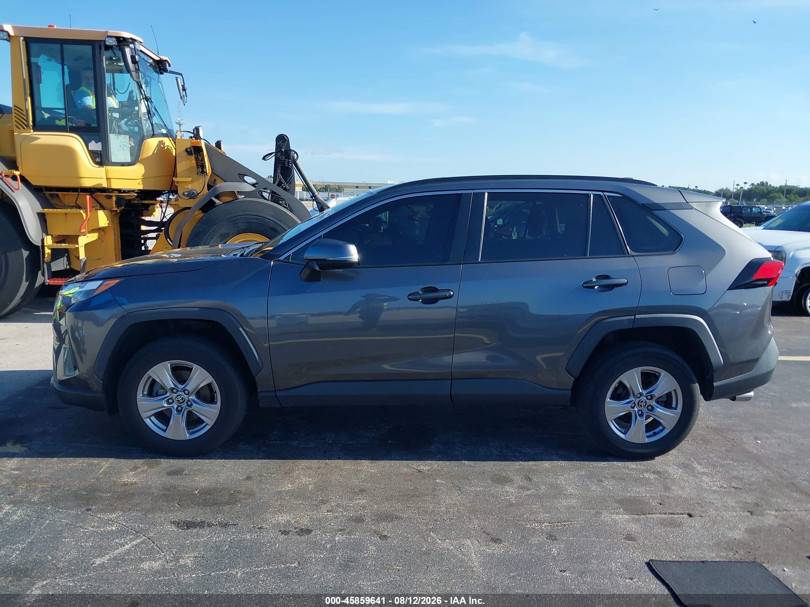 2022 TOYOTA RAV4 XLE