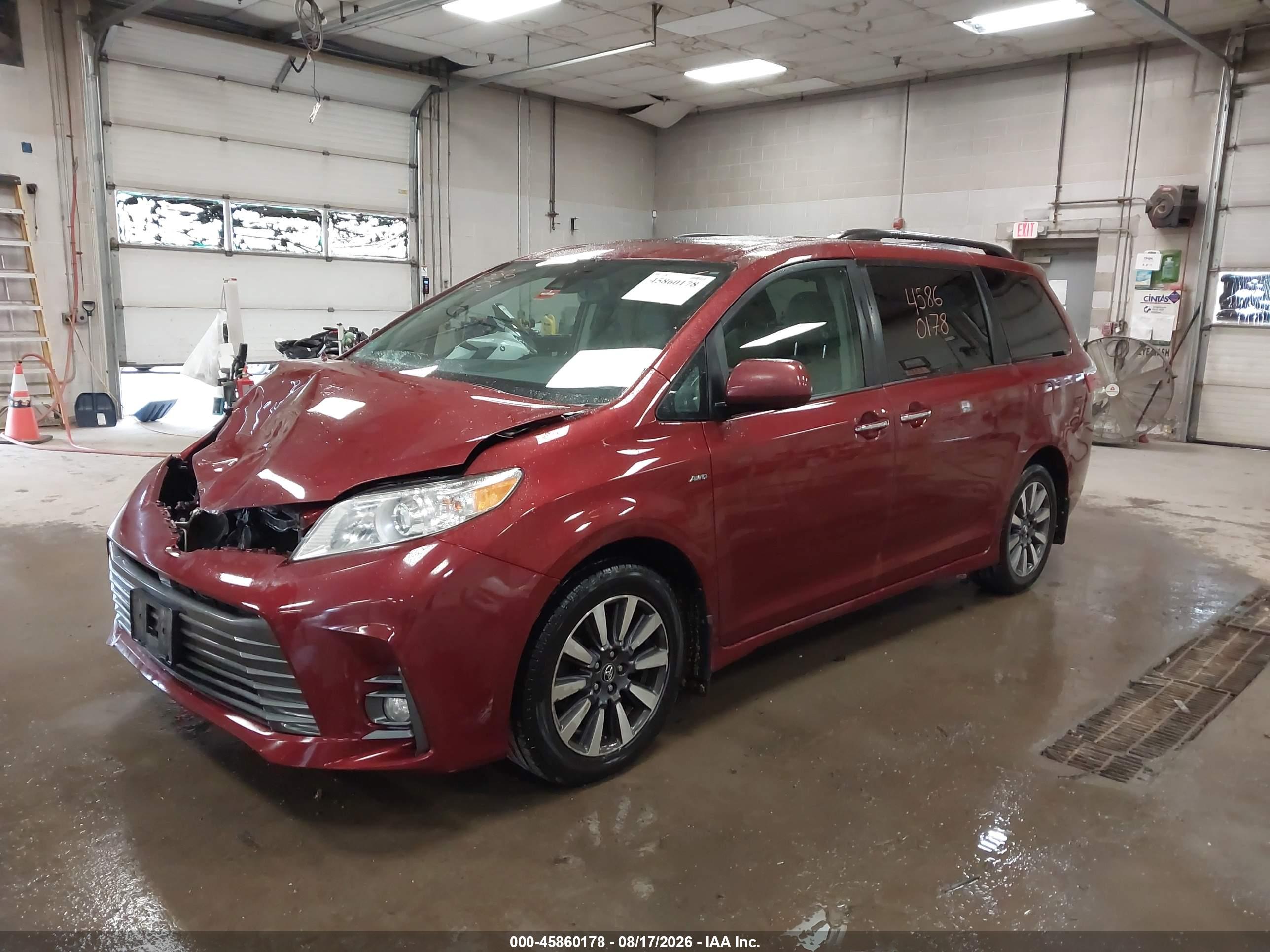 2018 TOYOTA SIENNA XLE 7 PASSENGER — I2