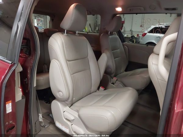 2018 TOYOTA SIENNA XLE 7 PASSENGER — I8