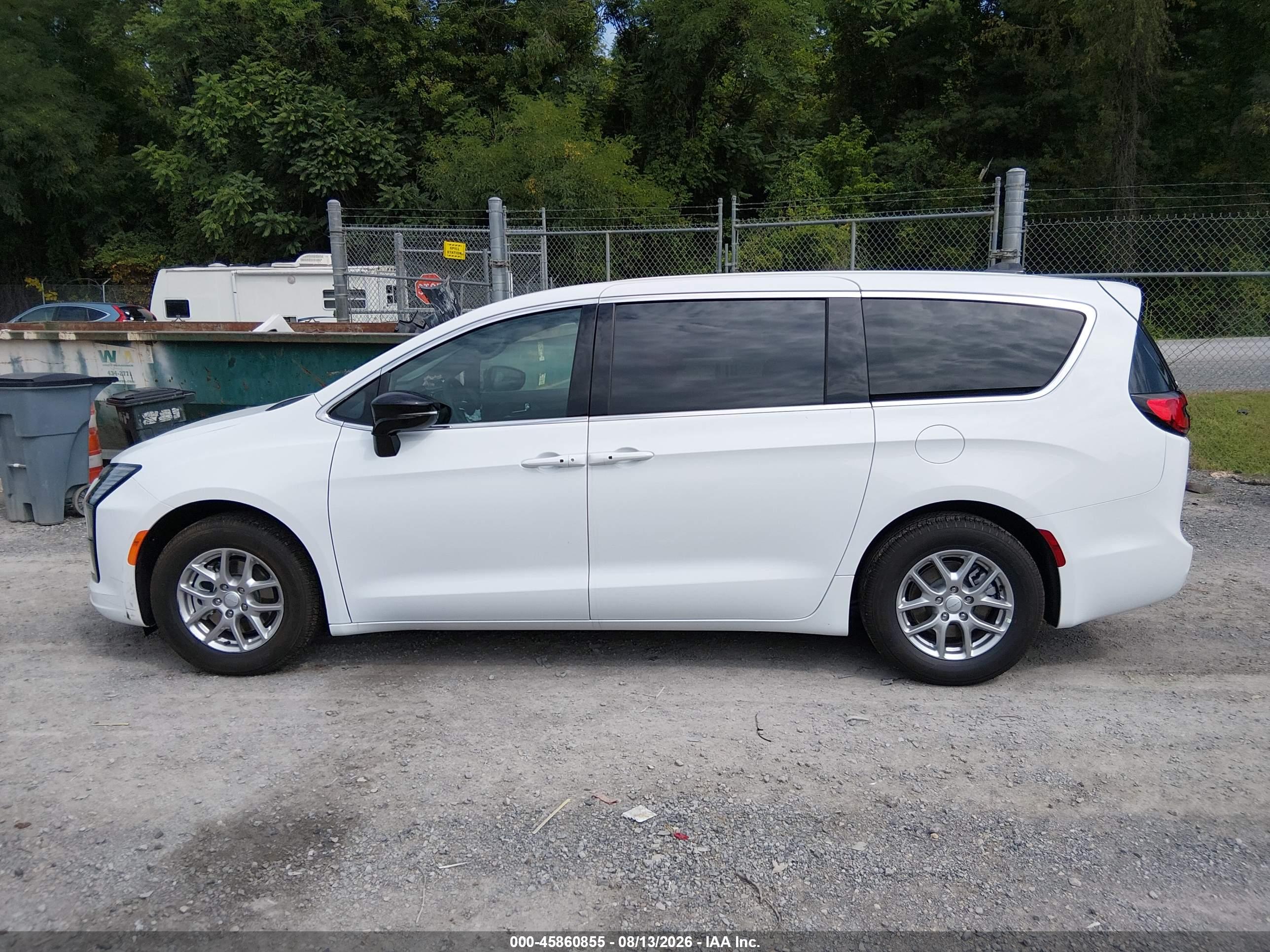 2027 CHRYSLER PACIFICA Select