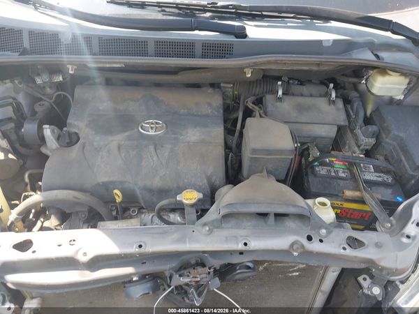 2015 TOYOTA SIENNA XLE 8 PASSENGER