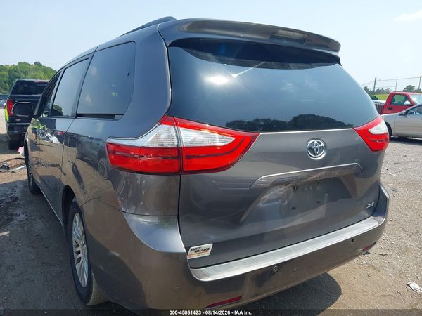 2015 TOYOTA SIENNA XLE 8 PASSENGER