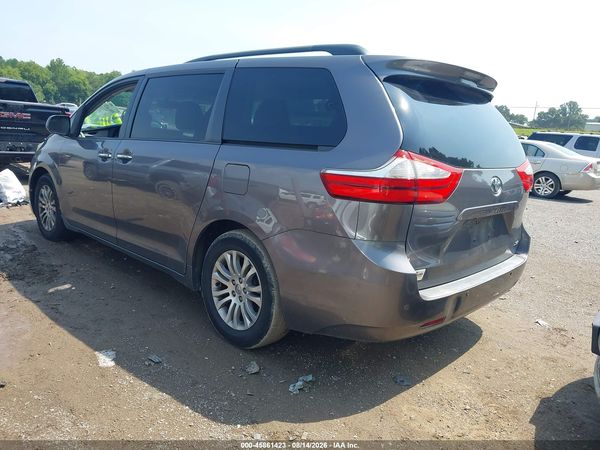 2015 TOYOTA SIENNA XLE 8 PASSENGER