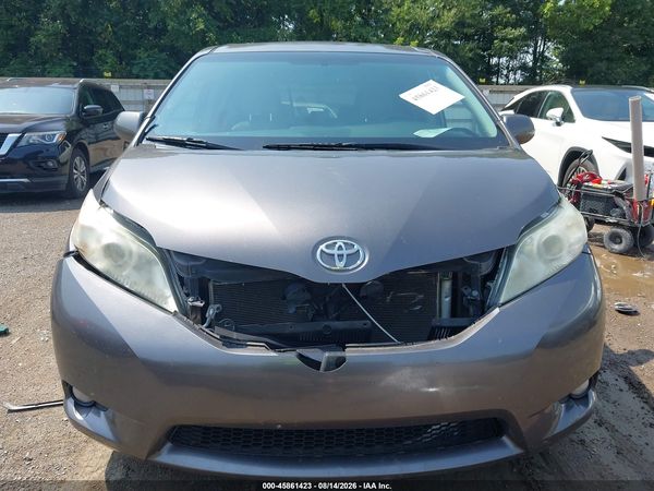2015 TOYOTA SIENNA XLE 8 PASSENGER