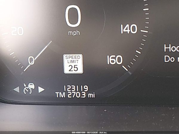 2017 VOLVO XC90 T6 MOMENTUM