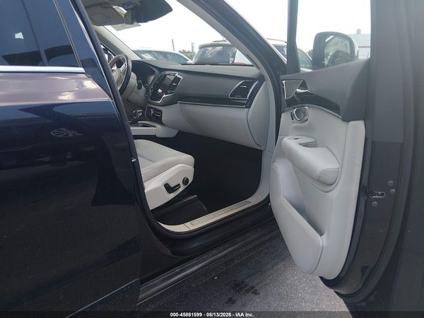 2017 VOLVO XC90 T6 MOMENTUM