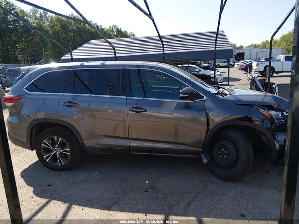 2018 TOYOTA HIGHLANDER LE