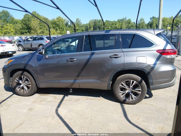 2018 TOYOTA HIGHLANDER LE