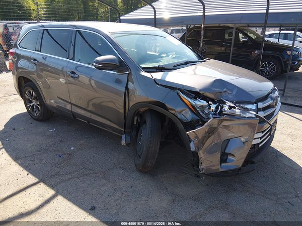2018 TOYOTA HIGHLANDER LE