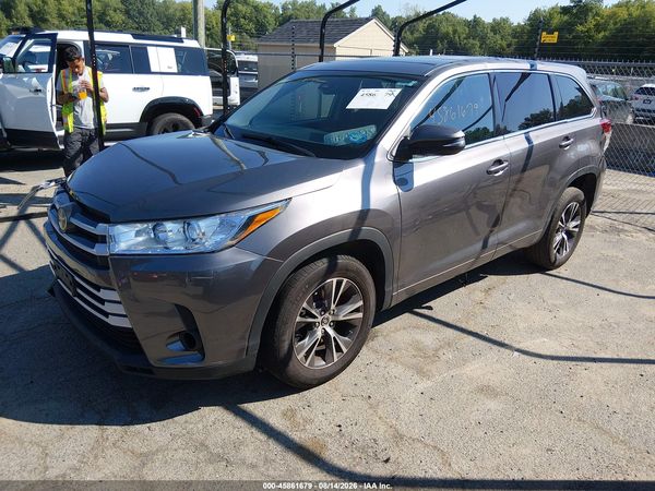 2018 TOYOTA HIGHLANDER LE