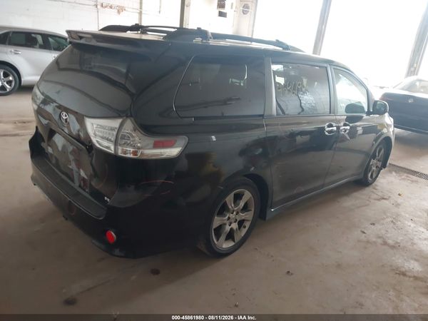 2013 TOYOTA SIENNA SE 8 PASSENGER — I4