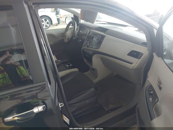 2013 TOYOTA SIENNA SE 8 PASSENGER — I5