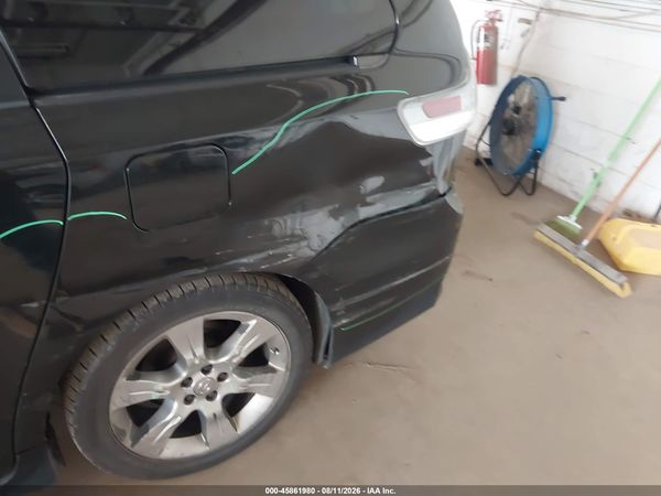 2013 TOYOTA SIENNA SE 8 PASSENGER — I6